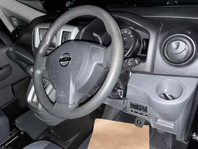 NISSAN NV200