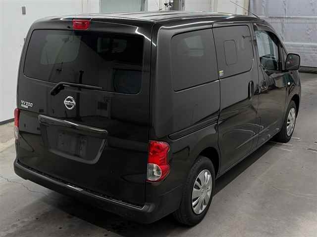 NISSAN NV200