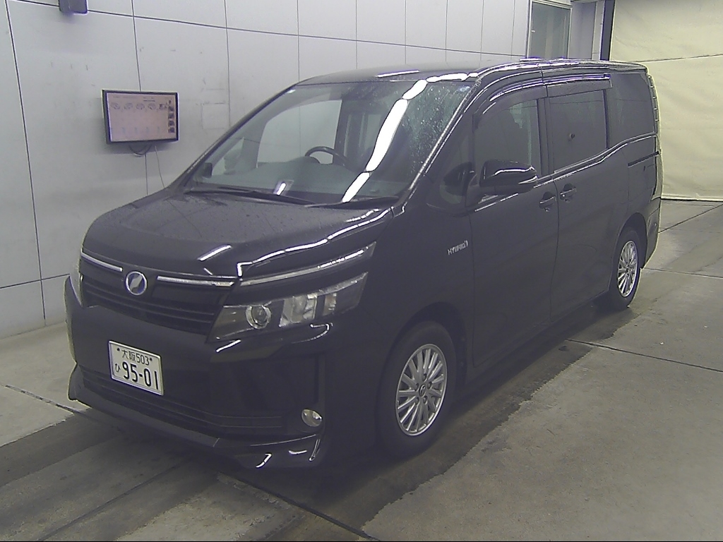TOYOTA VOXY