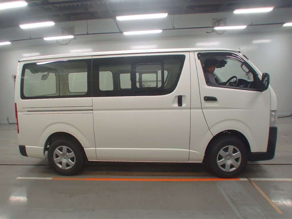 TOYOTA REGIUS ACE