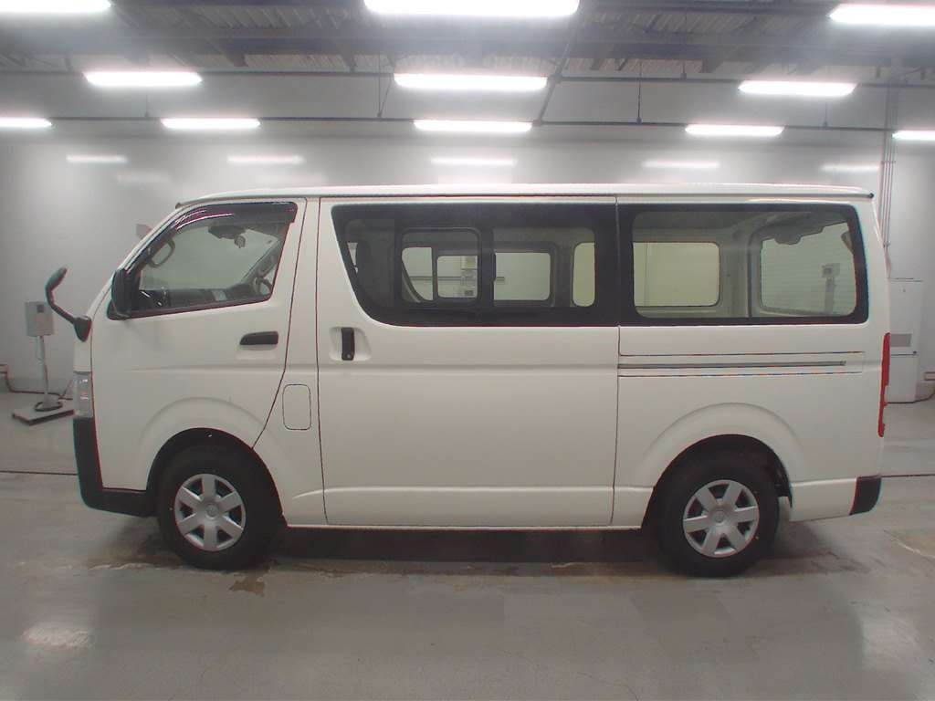 TOYOTA REGIUS ACE