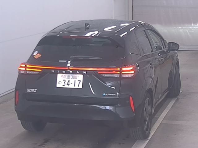 NISSAN AURA