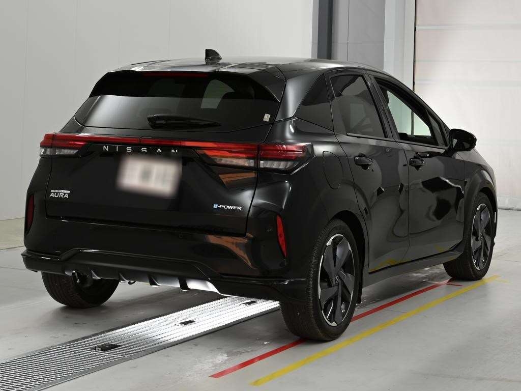 NISSAN AURA