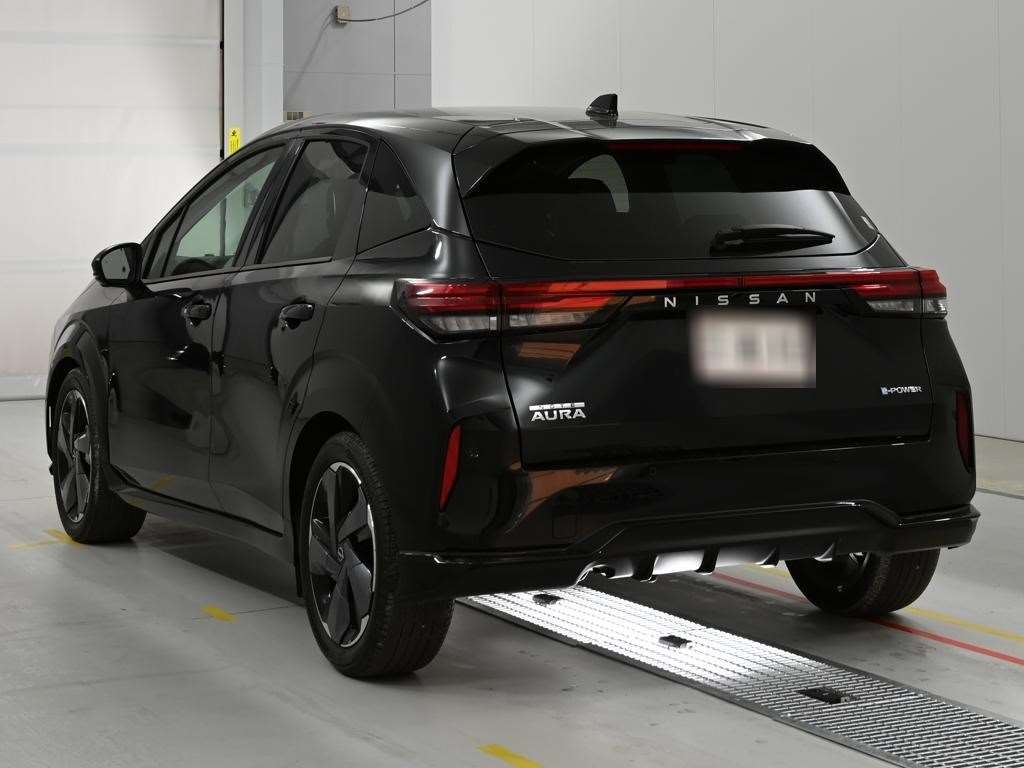 NISSAN AURA