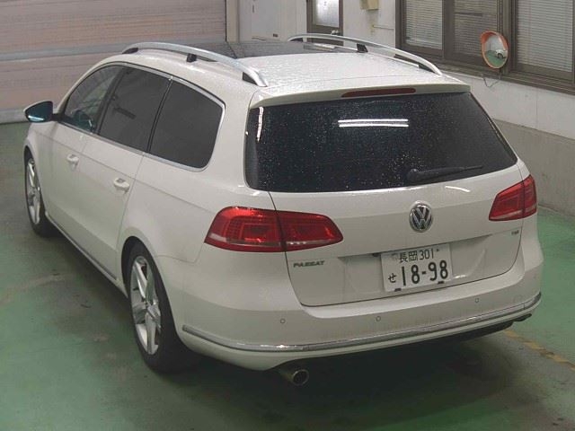 VOLKSWAGEN PASSAT