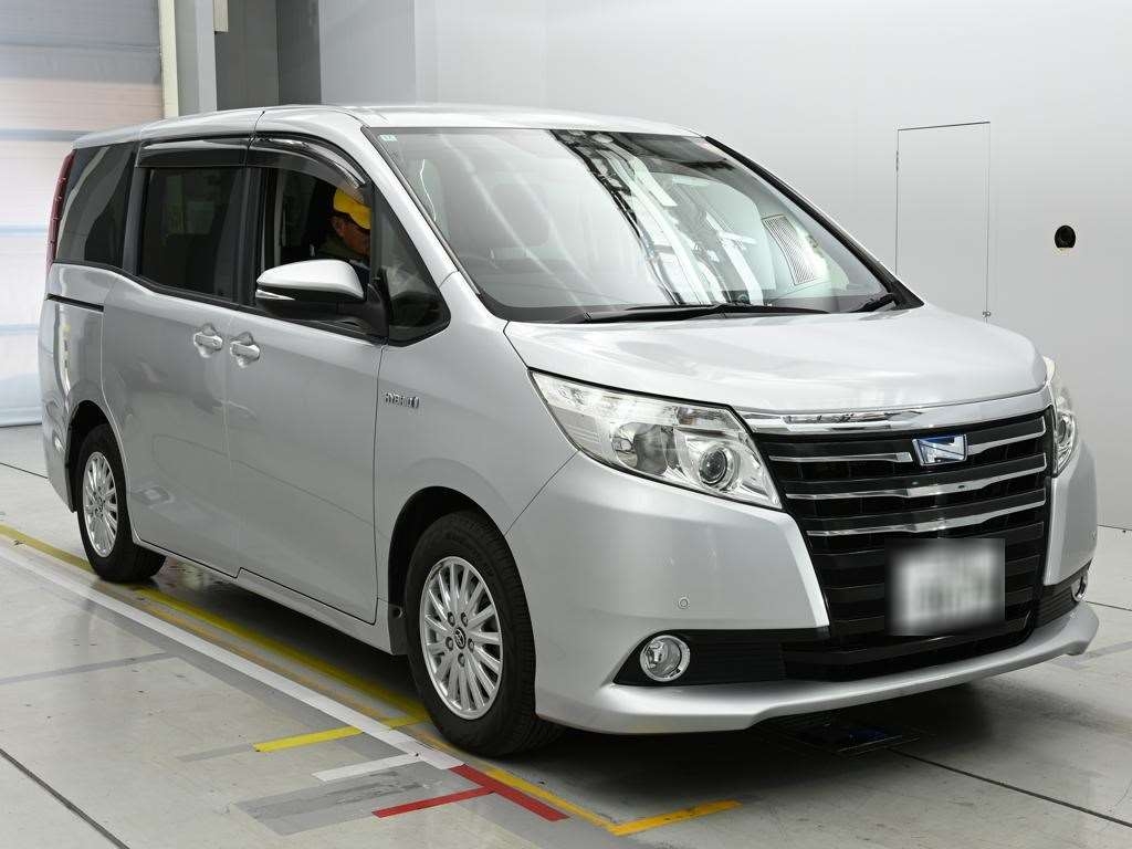 TOYOTA NOAH