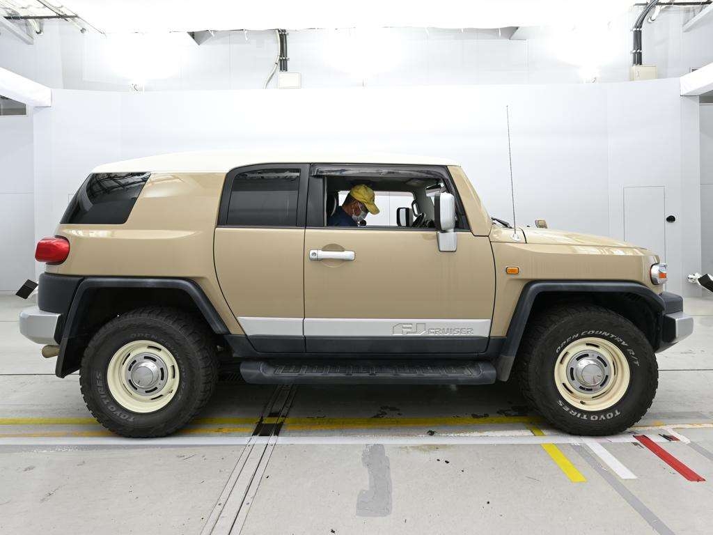 TOYOTA FJ CRUISER