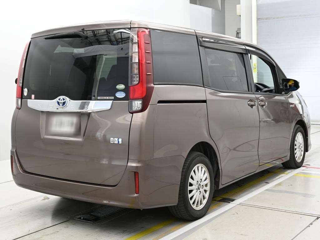 TOYOTA NOAH