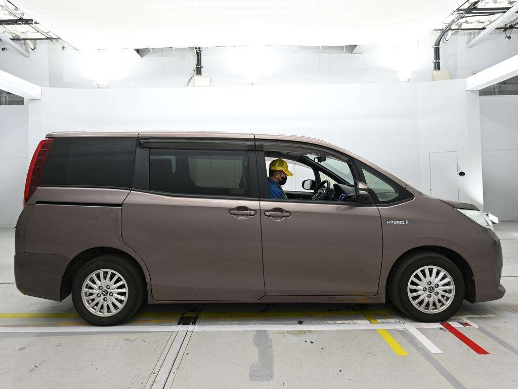 TOYOTA NOAH