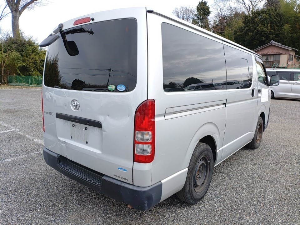 TOYOTA REGIUS ACE
