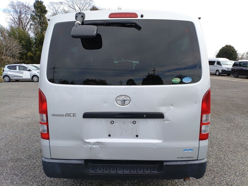 TOYOTA REGIUS ACE