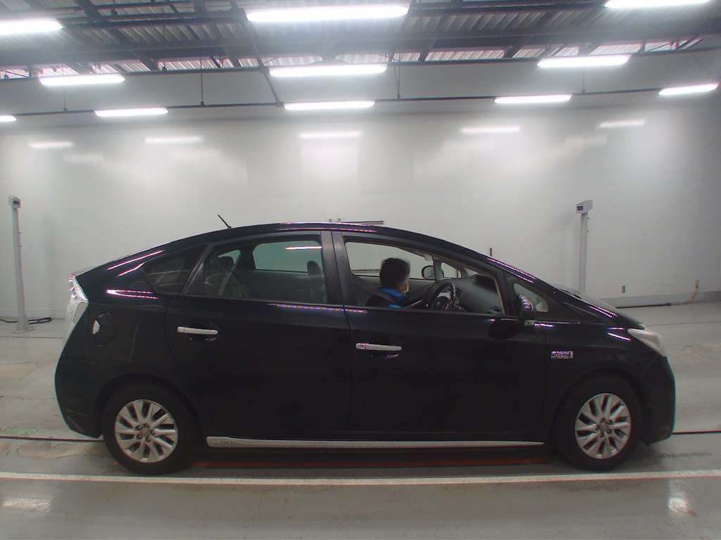 TOYOTA PRIUS PHV