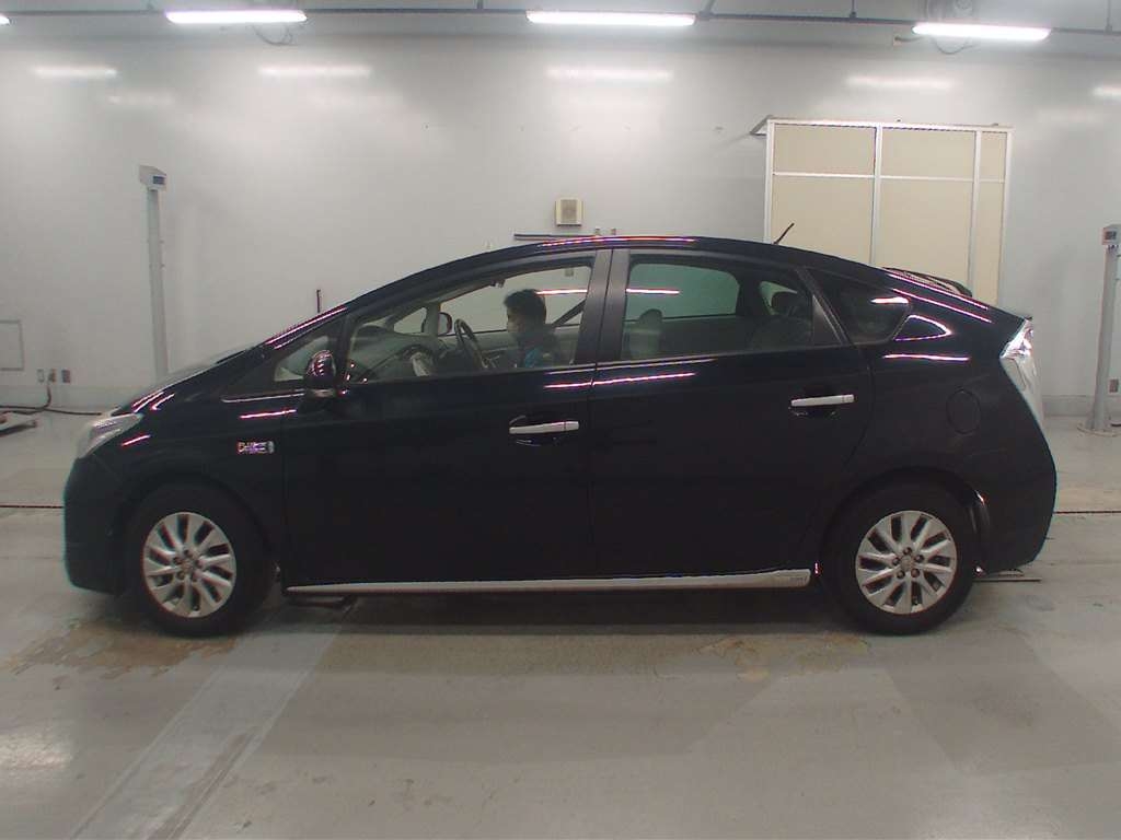 TOYOTA PRIUS PHV