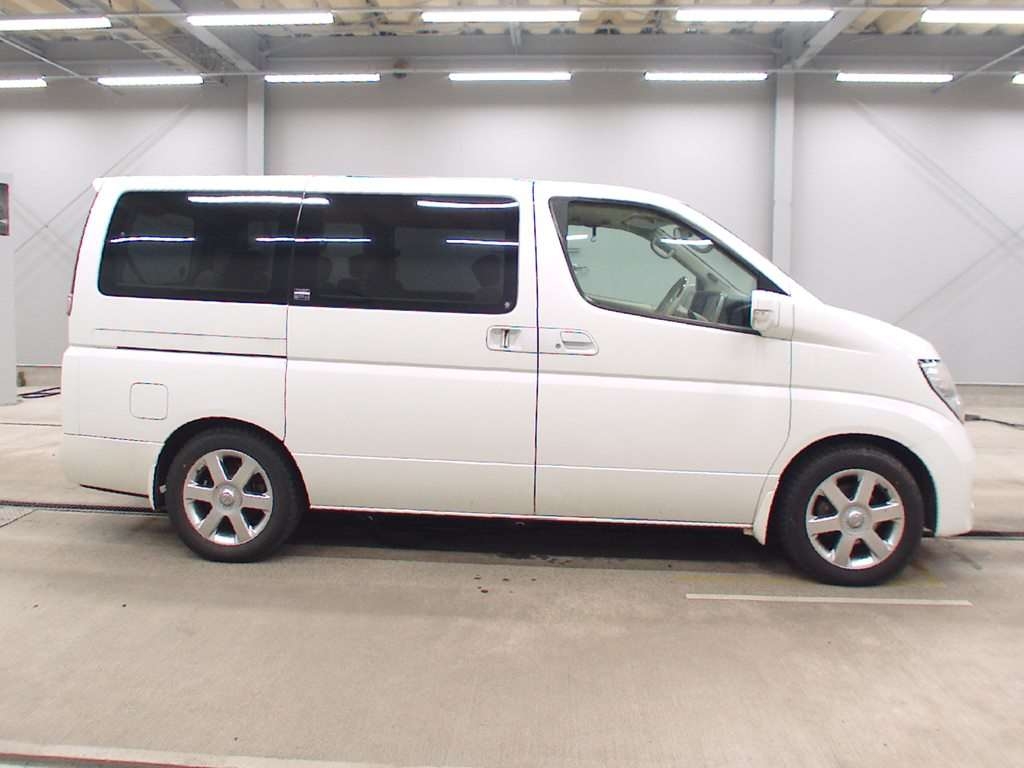 NISSAN ELGRAND