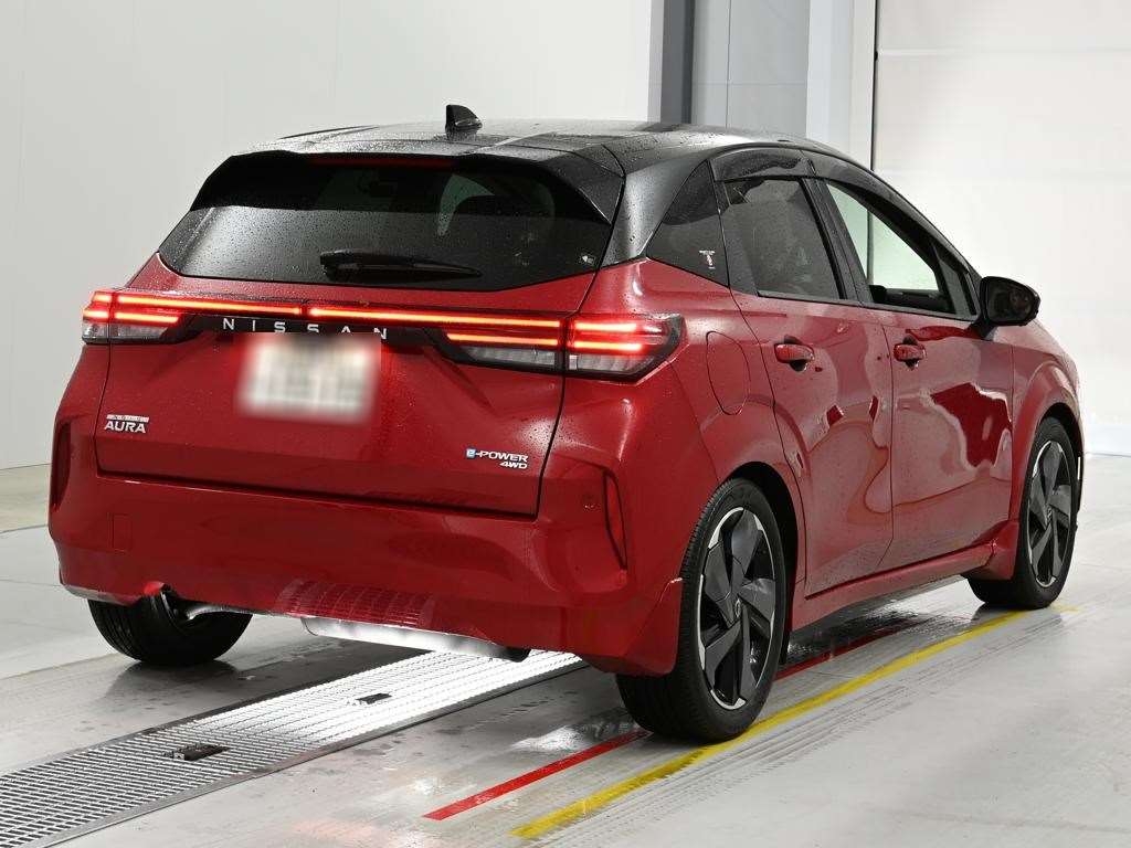 NISSAN AURA