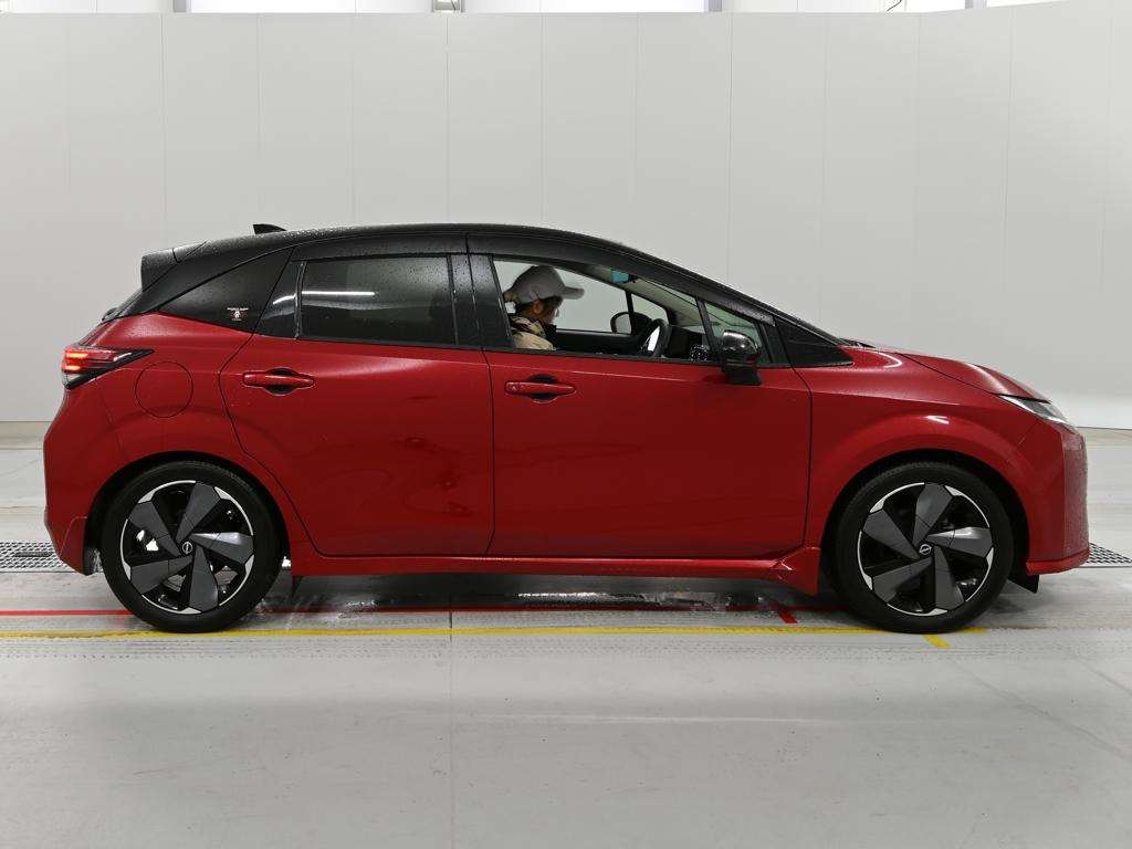 NISSAN AURA