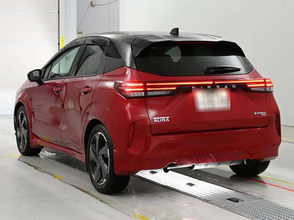 NISSAN AURA