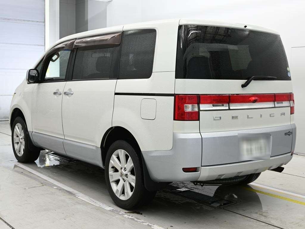 MITSUBISHI DELICA D:5