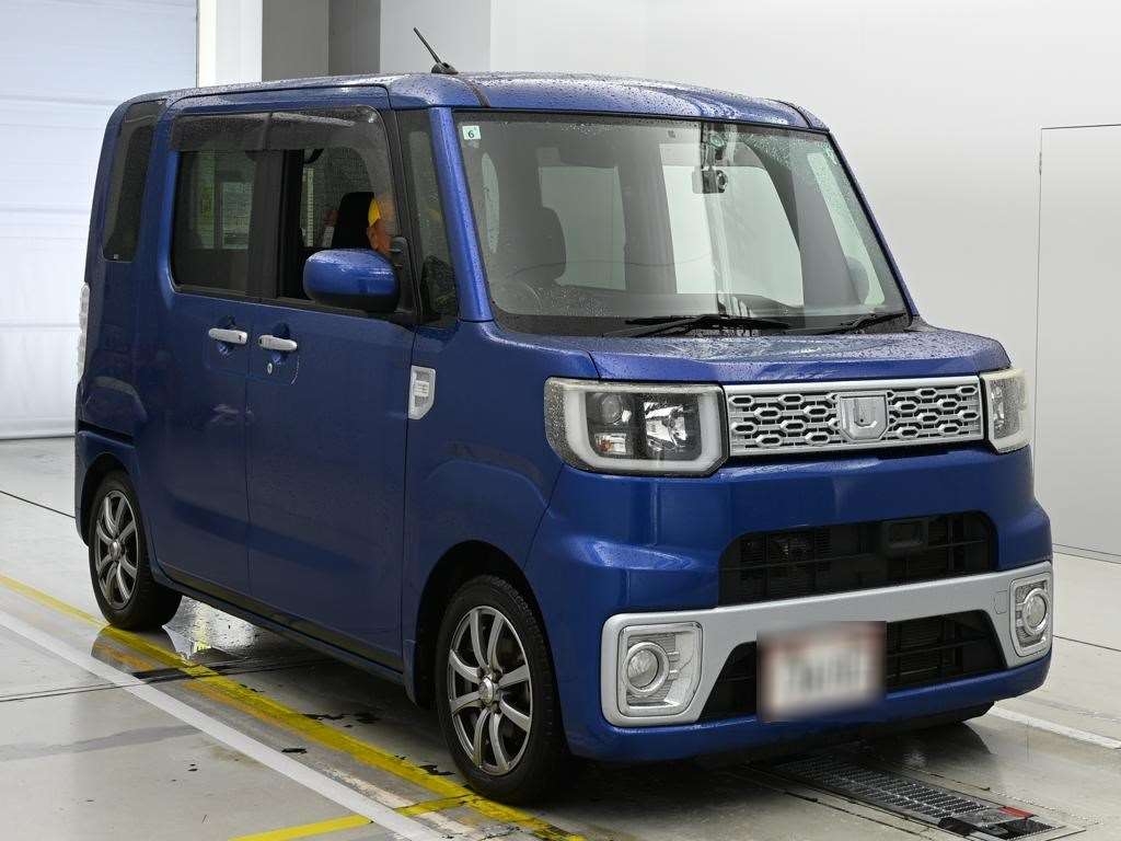 DAIHATSU WAKE