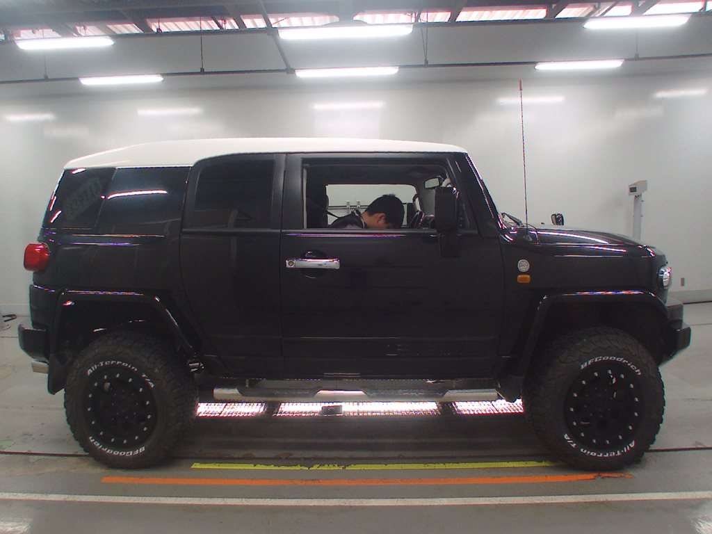 TOYOTA FJ CRUISER
