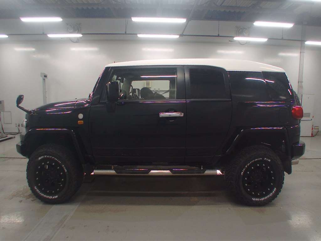 TOYOTA FJ CRUISER