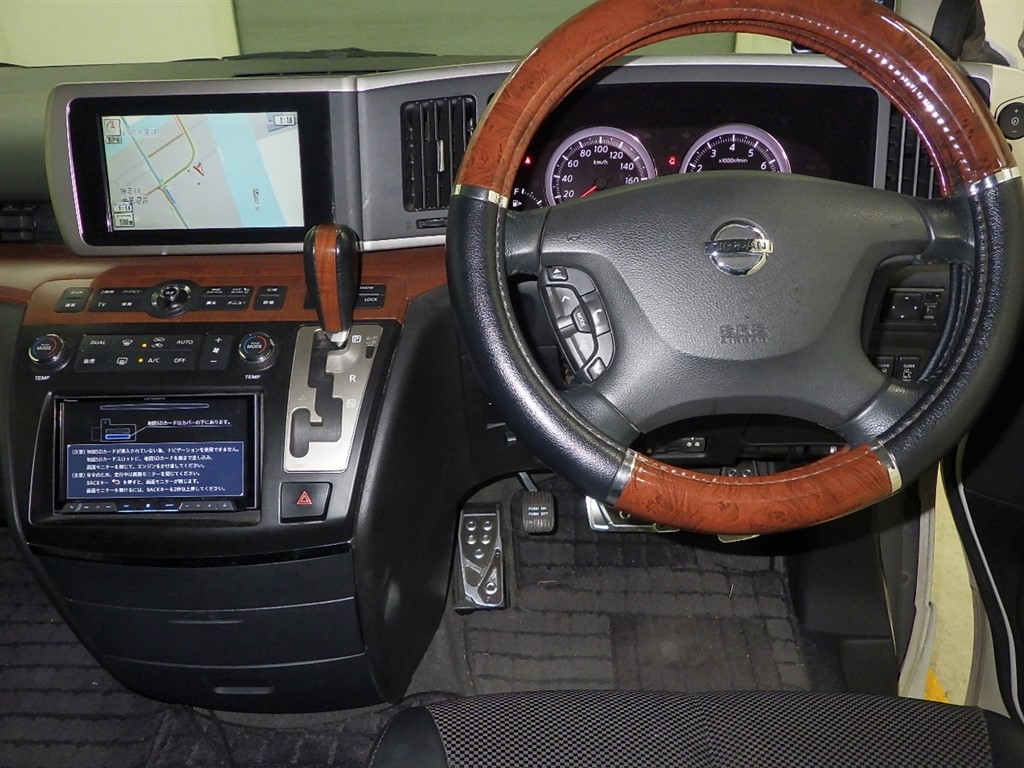 NISSAN ELGRAND