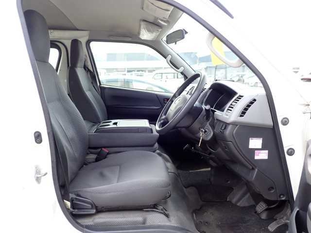 TOYOTA REGIUS ACE
