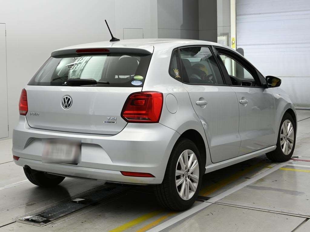 VOLKSWAGEN POLO