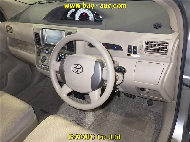 TOYOTA RAUM