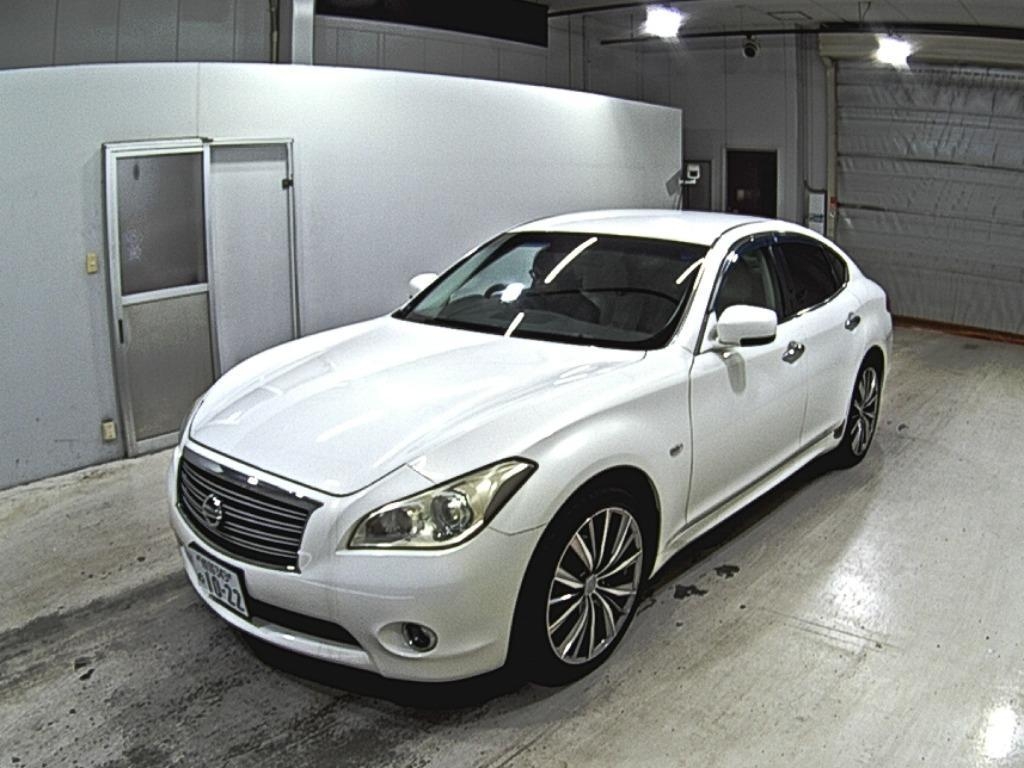 NISSAN FUGA