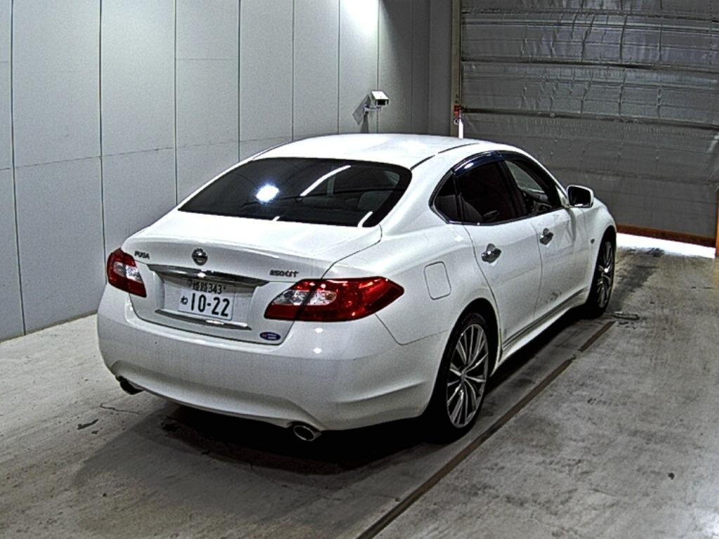 NISSAN FUGA
