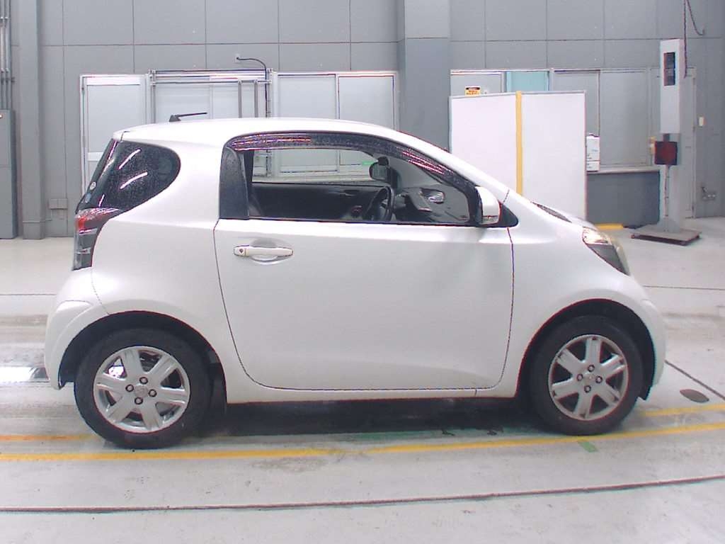 TOYOTA IQ