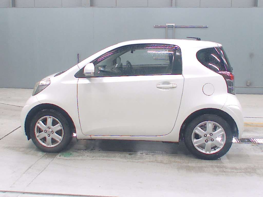 TOYOTA IQ