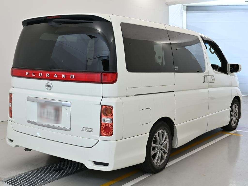 NISSAN ELGRAND
