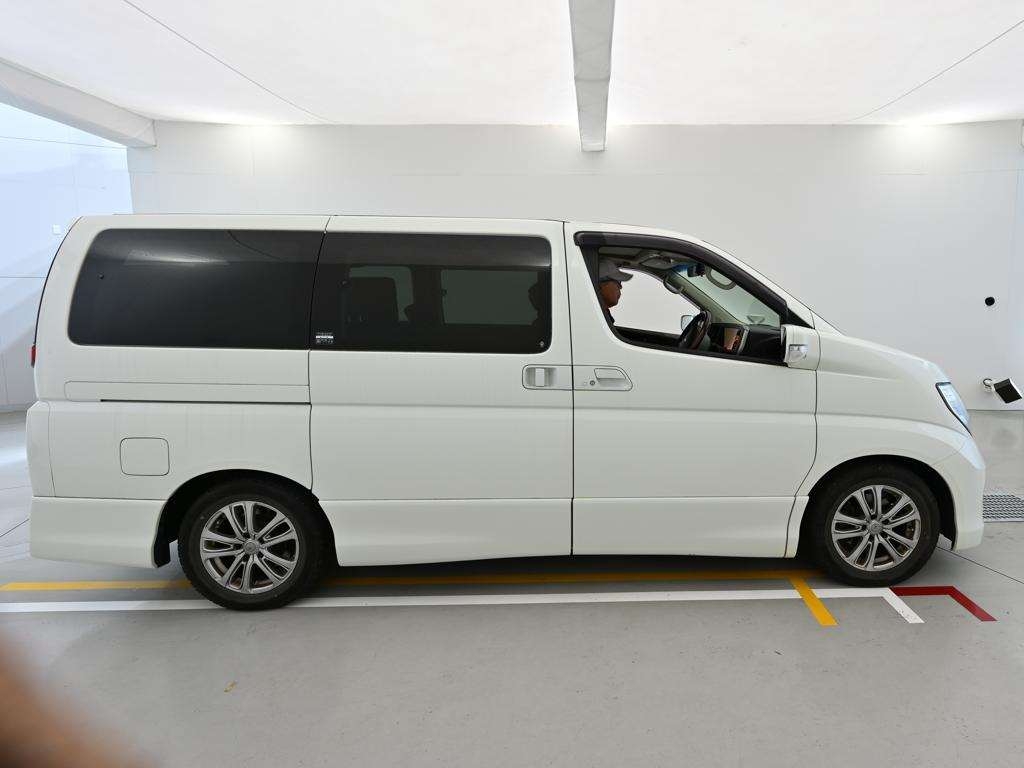 NISSAN ELGRAND