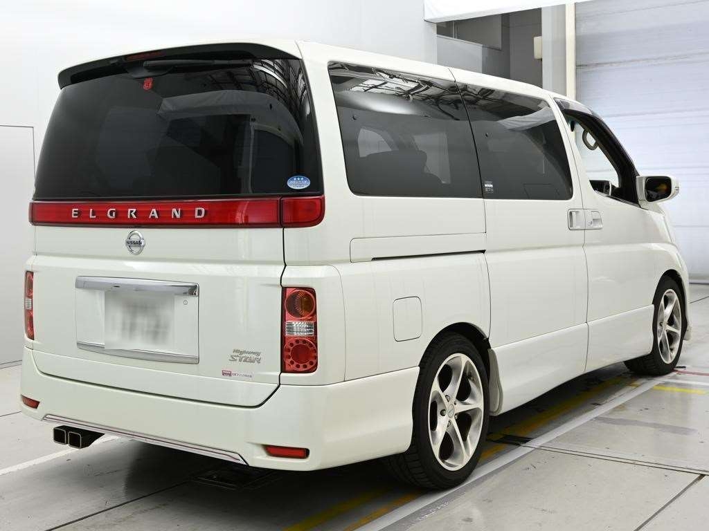 NISSAN ELGRAND
