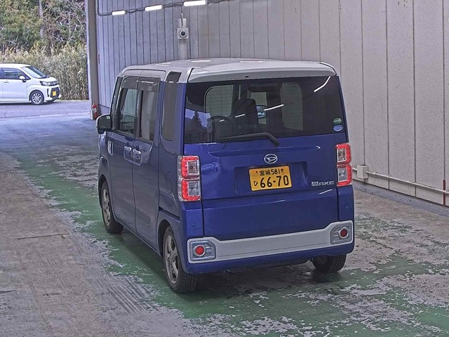 DAIHATSU WAKE