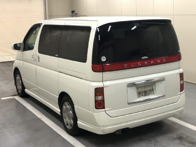 NISSAN ELGRAND