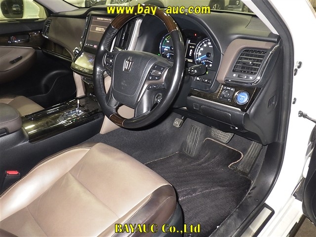 TOYOTA CROWN MAJESTA