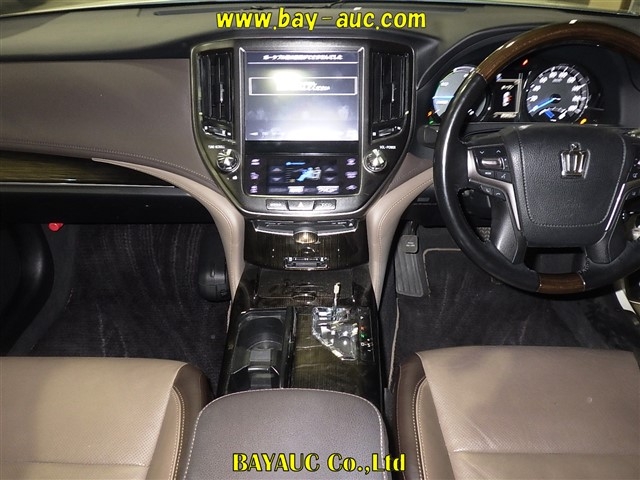 TOYOTA CROWN MAJESTA