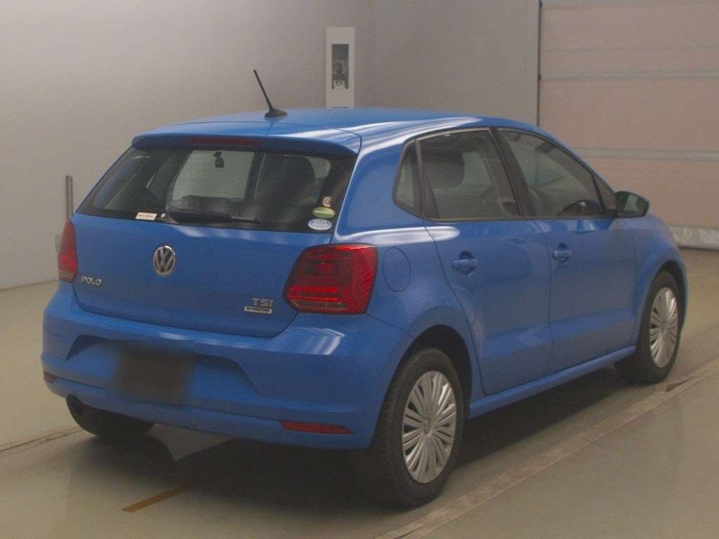 VOLKSWAGEN POLO