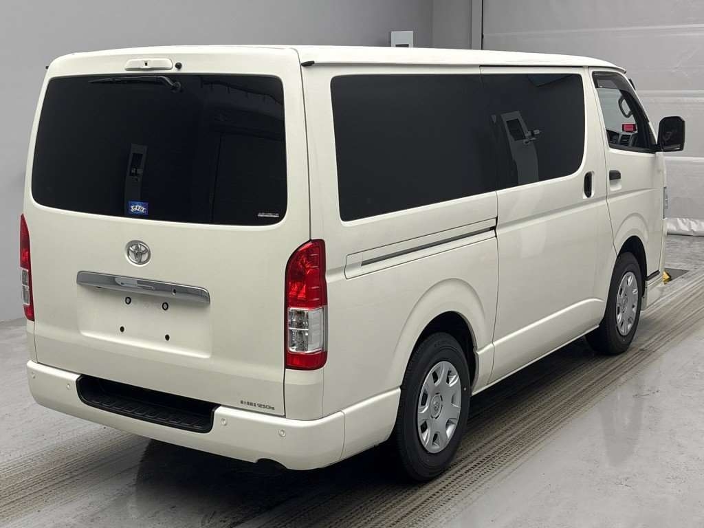 TOYOTA REGIUS ACE