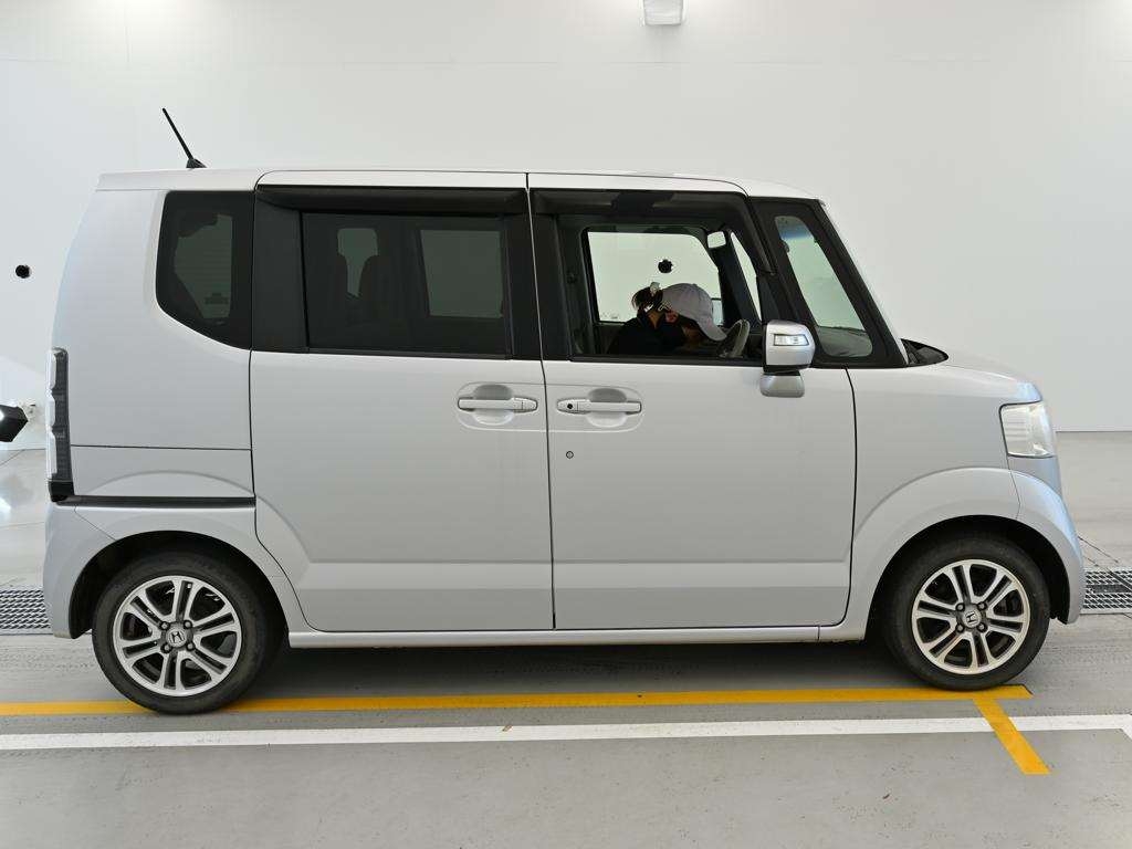 HONDA N-BOX+