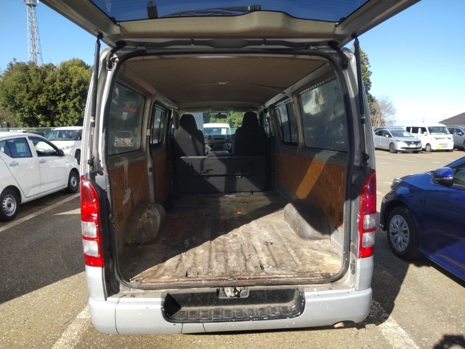 TOYOTA REGIUS ACE