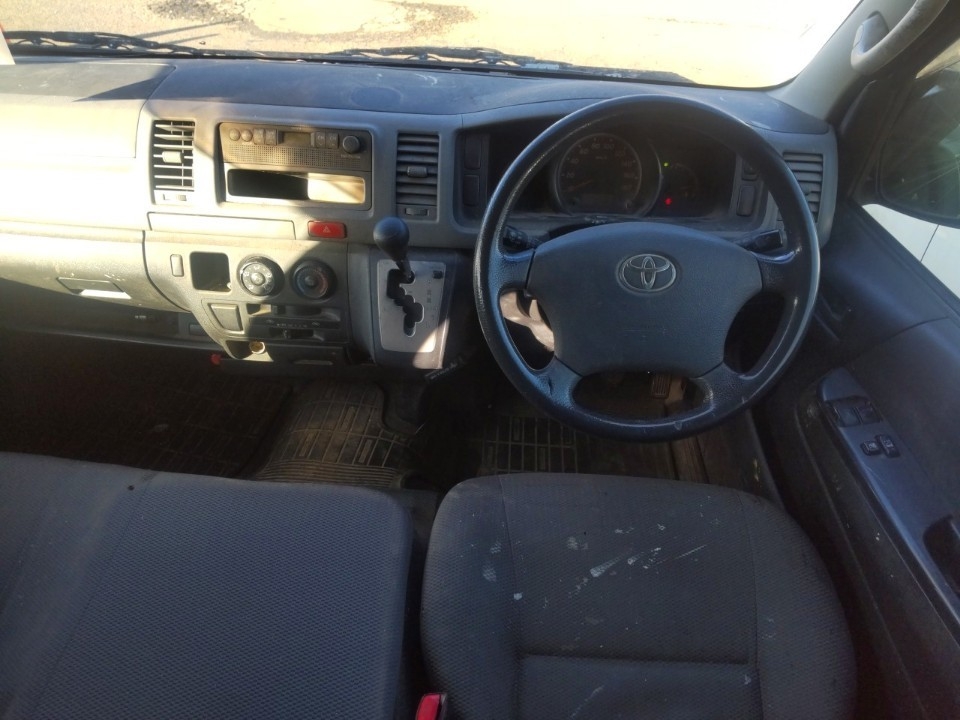 TOYOTA REGIUS ACE