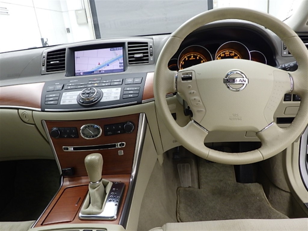 NISSAN FUGA
