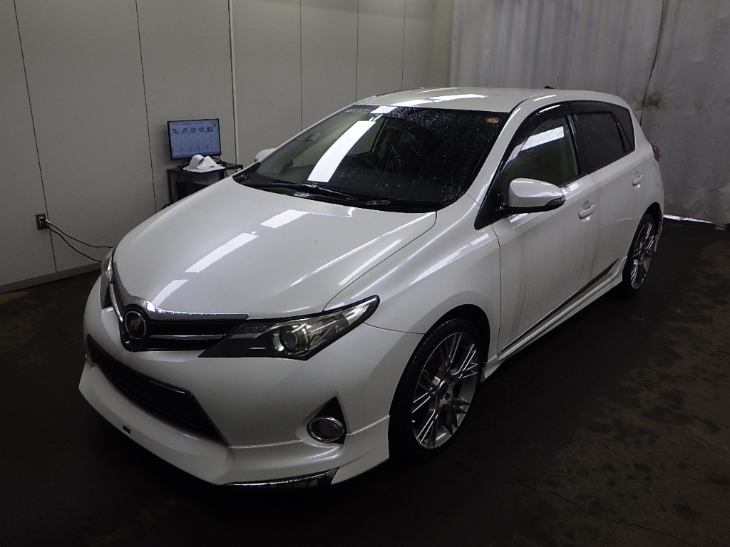 TOYOTA AURIS
