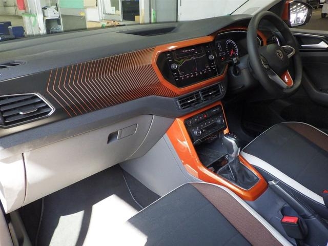 VOLKSWAGEN T-CROSS