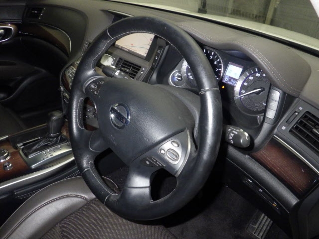NISSAN FUGA