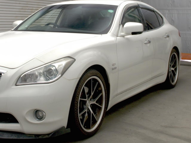 NISSAN FUGA